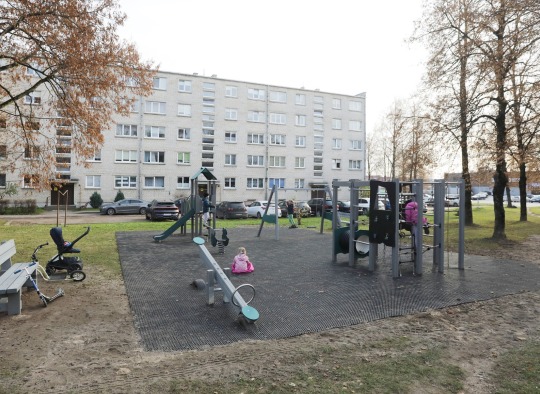 Naujos vaikų žaidimų aikštelės