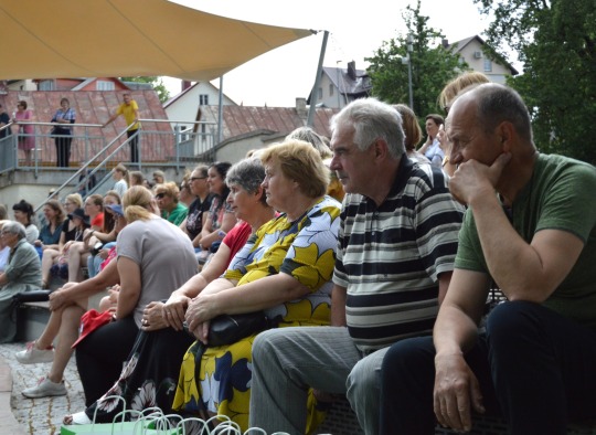 Poezijos festivalis piliakalnio papėdėje