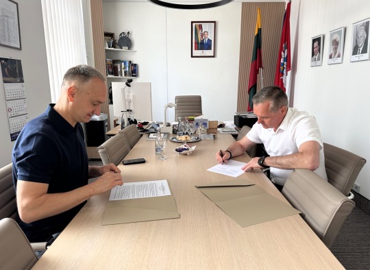 Ukmergės rajono savivaldybės ir Lietuvos krepšinio federacijos (LKF) ketinimų protokolo pasirašymo akimirkos