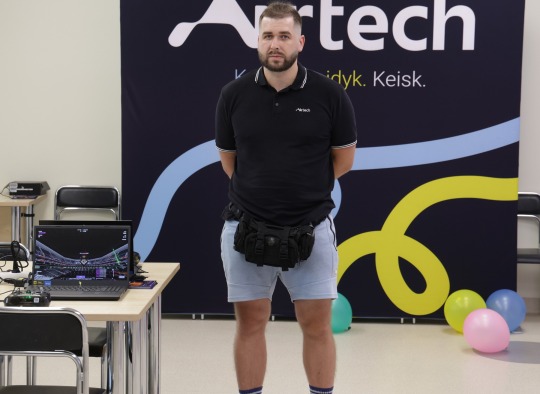 Ukmergėje atidarytas „Airtech“ dronų valdymo mokymų centras – kviečia į užsiėmimus ne tik vaikus, bet ir suaugusiuosius