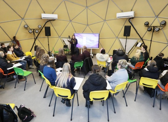 Mokinių konferencijoje - dėmesys moters stiprybės keliui