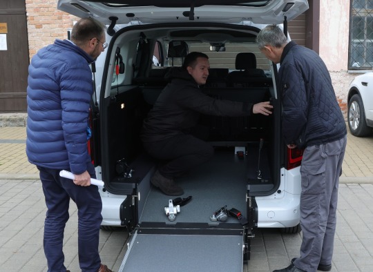 Krizių centro gyventojams – naujas elektromobilis, padėsiantis pasiekti reikalingą pagalbą