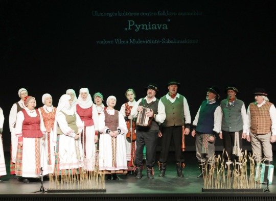 Folkloro šventėje „Padainuosim susiėję“ pristatytas pirmasis Ukmergės krašto dainynas