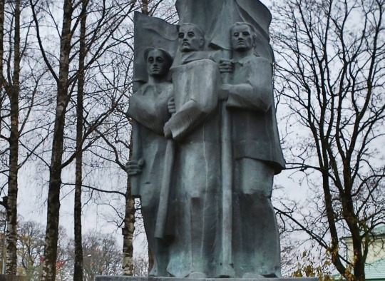 „Vėliavnešių“ skulptūra