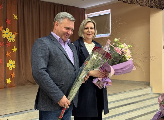 J. Varžgalytę pasveikino rajono Tarybos narys Vidmantas Krikštaponis
