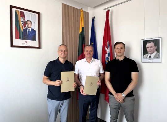 LKF prezidentas M. Balčiūnas, Savivaldybės meras D. Varnas ir Ukmergės „Stekas“ direktorius Gytis Šukys