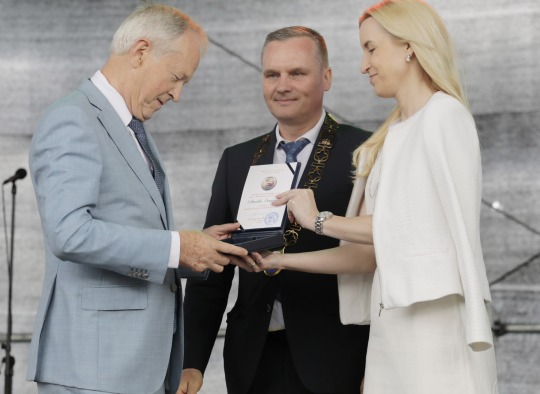 Ukmergės miesto šventės metus apdovanotas naujasis Garbės pilietis