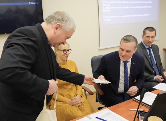 Posėdžio akimirkos