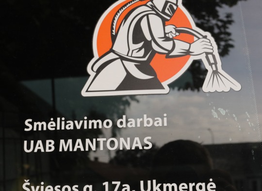 Savivaldybės administracija pasirūpino, kad nuo paminklas būtų nuvalytas