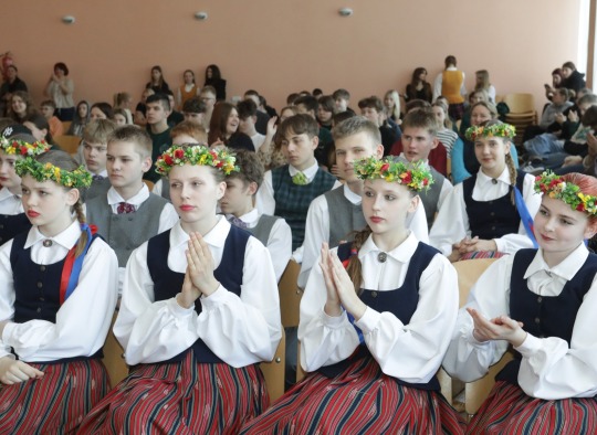 Akimirkos iš liaudiškų šokių festivalio