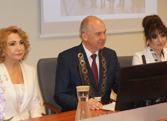 Iškilmingo Tarybos posėdžio akimirkos