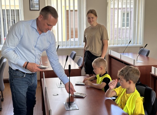 VšĮ „Lyderių karta“ stovyklautojai apsilankė Ukmergės rajono savivaldybėje