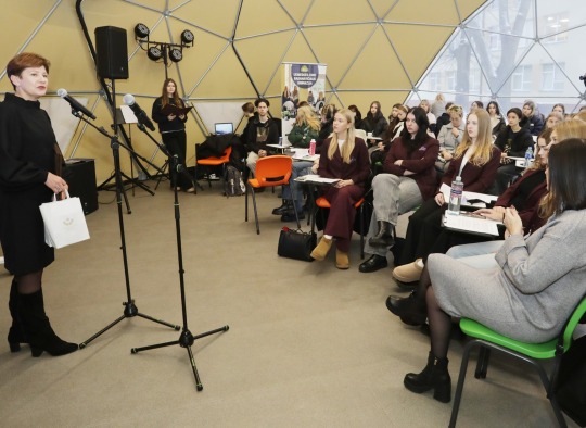 Mokinių konferencijoje - dėmesys moters stiprybės keliui