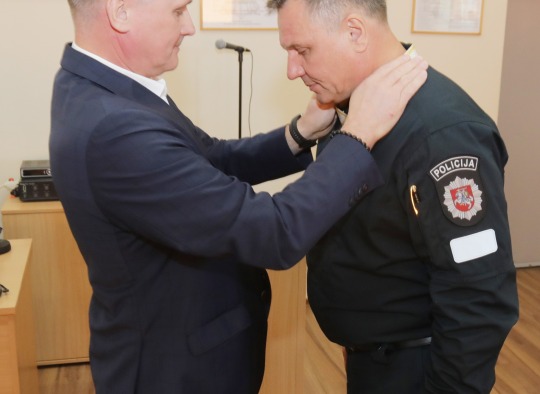 Ukmergės rajono policijos komisariato buvusio vadovo išlydėtuvių ir naujo vadovo pristatymo akimirkosUkmergės rajono policijos komisariato buvusio vadovo išlydėtuvių ir naujo vadovo pristatymo akimirkos