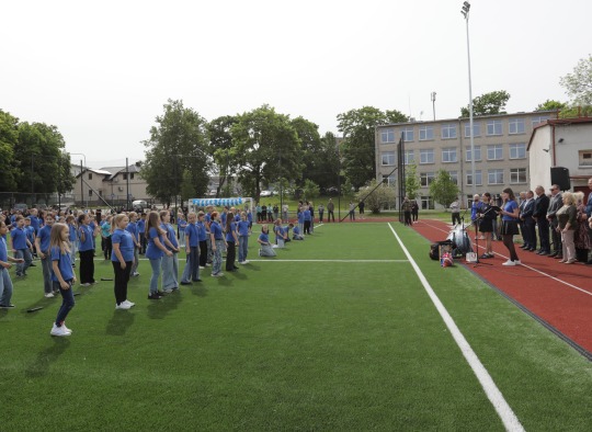 Iškilmingai atidarytas atnaujintas Senamiesčio progimnazijos stadionas