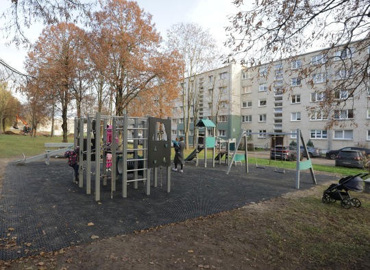 Naujos vaikų žaidimų aikštelės