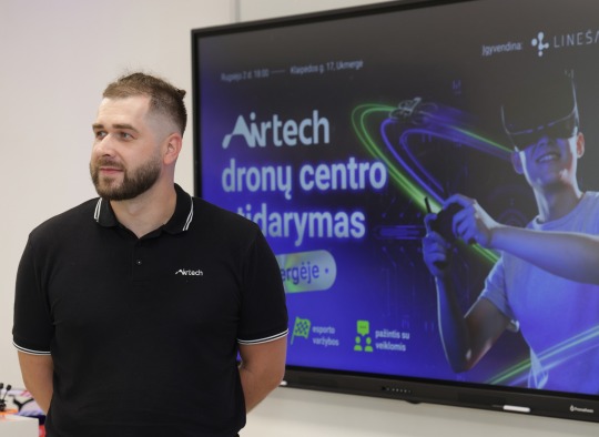 Ukmergėje atidarytas „Airtech“ dronų valdymo mokymų centras – kviečia į užsiėmimus ne tik vaikus, bet ir suaugusiuosius