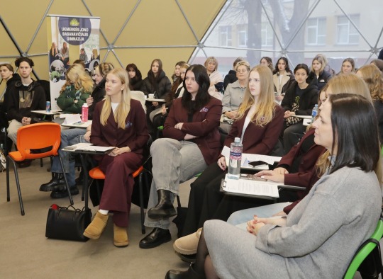 Mokinių konferencijoje - dėmesys moters stiprybės keliui