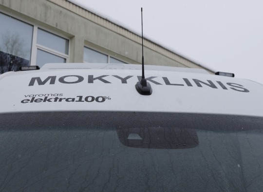 Savivaldybė įsigijo du naujus elektrinius mokyklinius autobusus