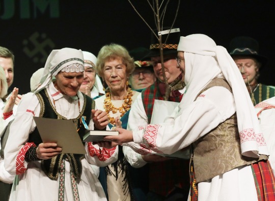 Folkloro šventėje „Padainuosim susiėję“ pristatytas pirmasis Ukmergės krašto dainynas