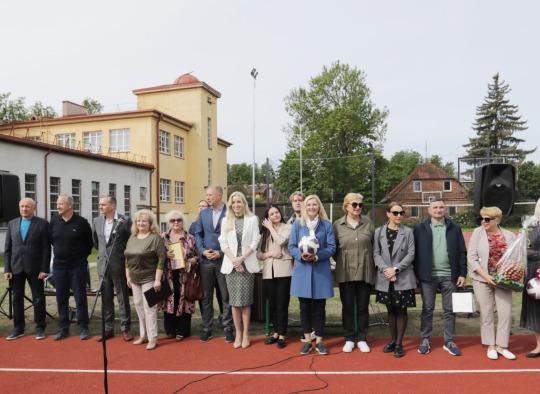 Iškilmingai atidarytas atnaujintas Senamiesčio progimnazijos stadionas