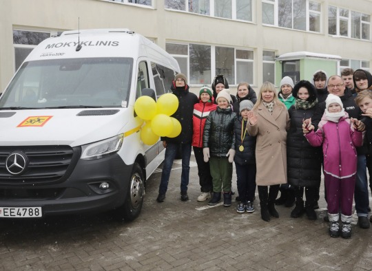 Savivaldybė įsigijo du naujus elektrinius mokyklinius autobusus