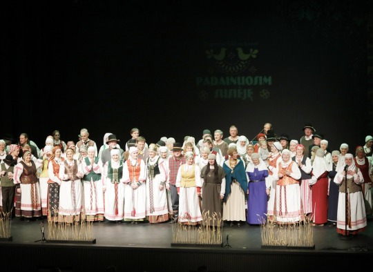 Folkloro šventėje „Padainuosim susiėję“ pristatytas pirmasis Ukmergės krašto dainynas