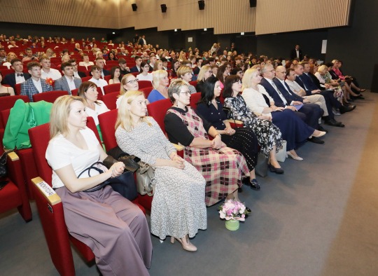 Jono Basanavičiaus gimnazijos abiturientų paskutinis skambutis