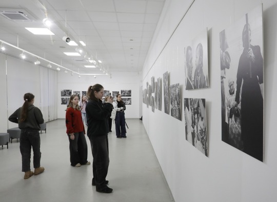 Fotomenininko  Romualdo Požerskio darbų parodos pristatymo akimirkos