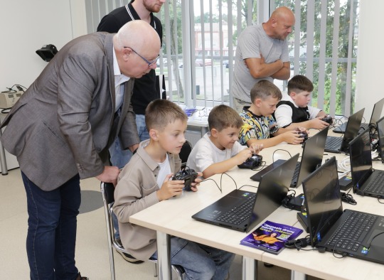 Ukmergėje atidarytas „Airtech“ dronų valdymo mokymų centras – kviečia į užsiėmimus ne tik vaikus, bet ir suaugusiuosius