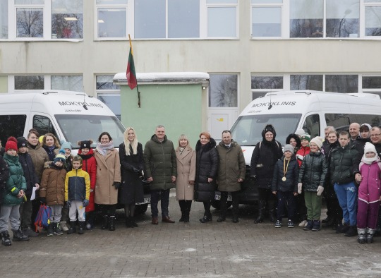 Savivaldybė įsigijo du naujus elektrinius mokyklinius autobusus