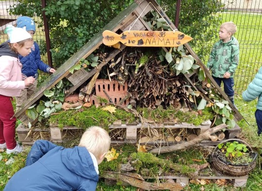 Vaikų lopšelio-darželio kieme įkurta kaimiška sodyba įvertinta respublikos mastu 