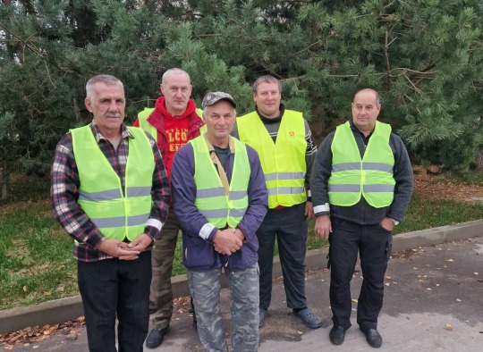 Akcijos dalyviai su dovanotomis liemenėmis