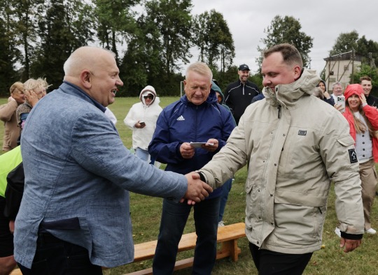 Vidiškiuose 40-ąjį kartą „nusilenkta“ futbolui: tradicija, suburianti kelias kartas