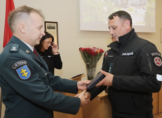 Angelų sargų dienos proga – sveikinimai policijos pareigūnams