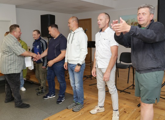 Vidiškiuose 40-ąjį kartą „nusilenkta“ futbolui: tradicija, suburianti kelias kartas