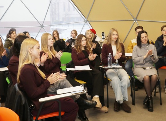 Mokinių konferencijoje - dėmesys moters stiprybės keliui