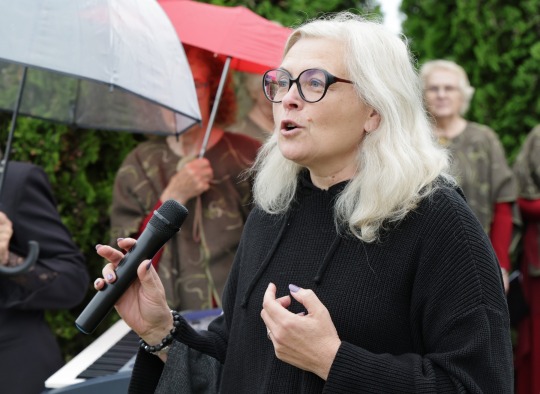 Varžų kaime įamžinta laisvės kaina: atidengtas kryžius partizanams ir kovotojams