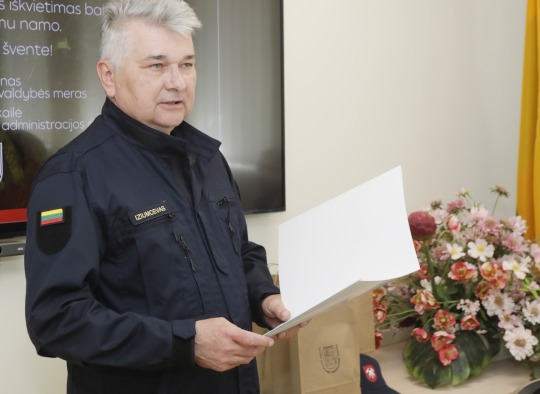 Ugniagesiai gelbėtojai pasveikinti profesinės šventės proga