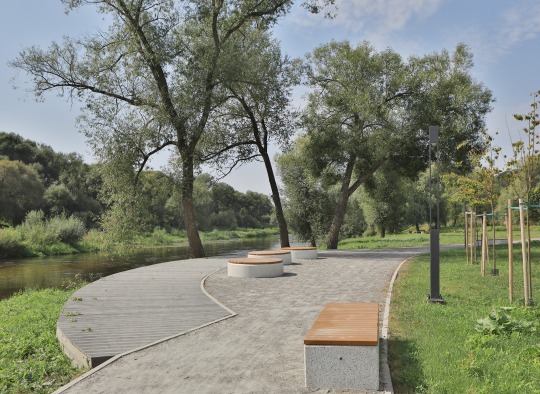 Sutvarkyta Ukmergės miesto Šventosios upės pakrantė