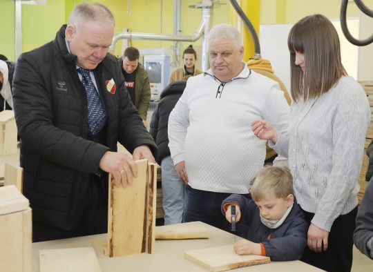 „Šeimos inkilas“ subūrė ukmergiškius kilniam tikslui – sugrįžtantys paukščiai turės namus