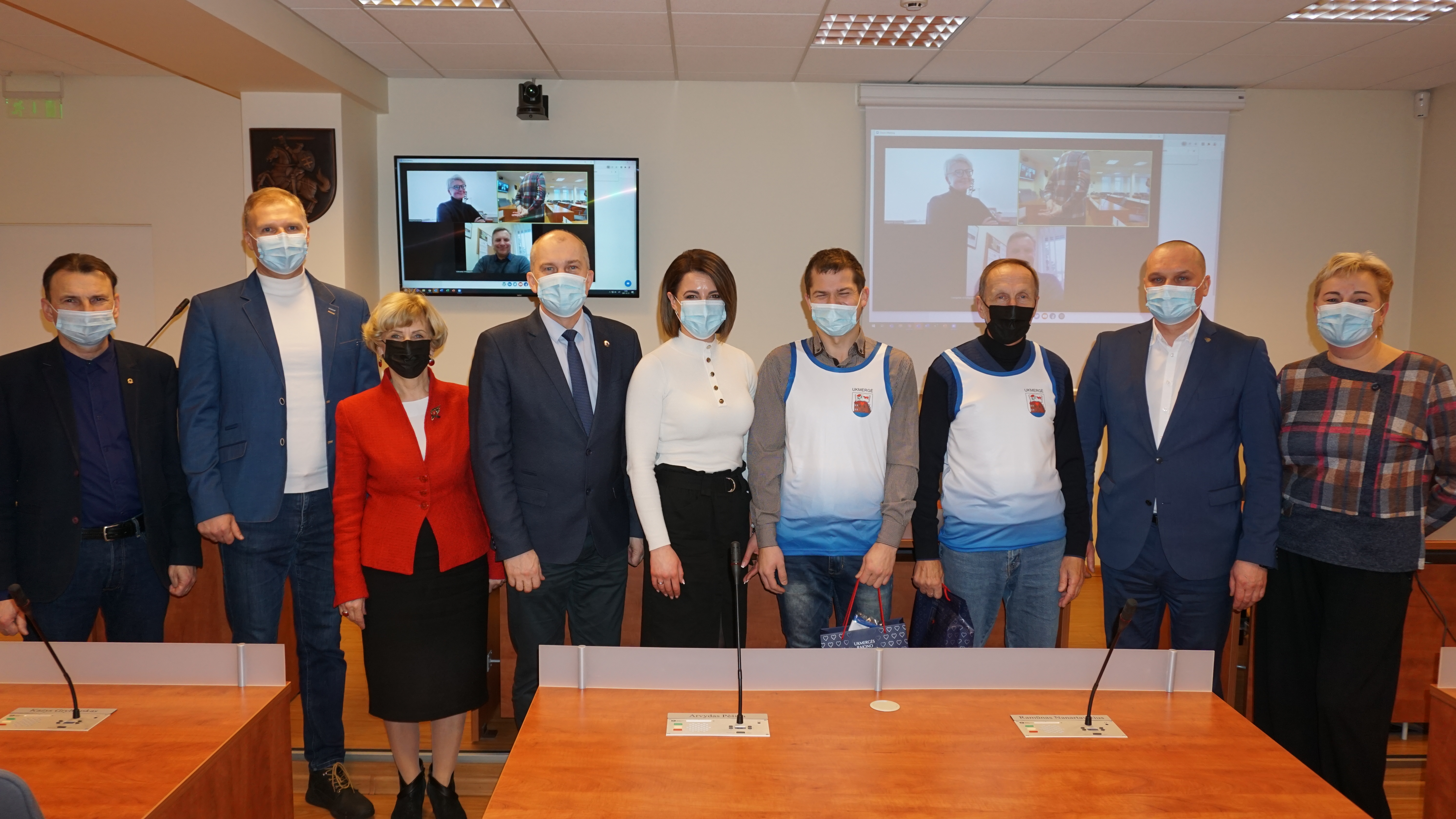 Iš kairės: V. Kalinas, V. Martikonis, D. Steponavičienė, R. Janickas, Ž.Maleronka, J. Songaila, D. Varnas ir R. Ragelytė-Kraucevičienė